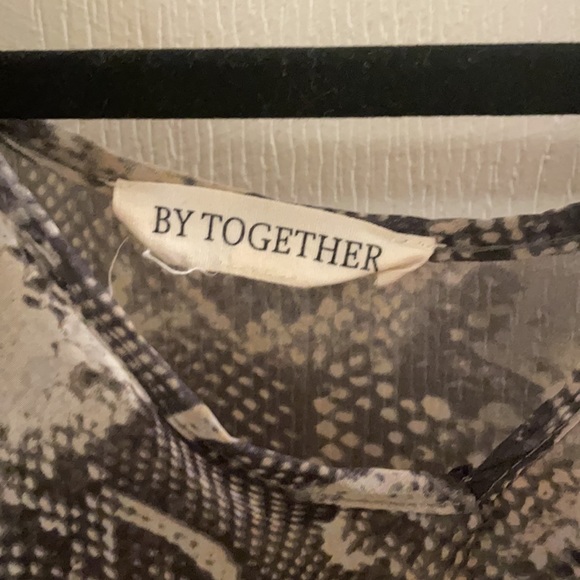 By together oversized snakeskin top - Picture 2 of 4